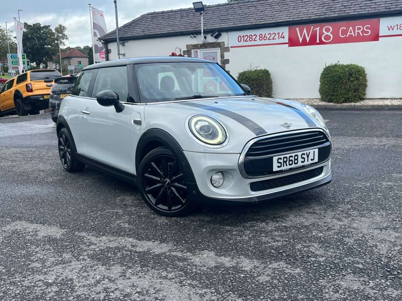 A 2018 MINI HATCH 1.5 Cooper Classic Hatchback 3dr Petrol Manual Euro 6 (s/s) (136 ps) A 2018 MINI HATCH 1.5 Cooper Classic Hatchback 3dr Petrol Manual Euro 6 (s/s) (136 ps)