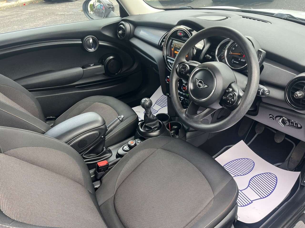 A 2018 MINI HATCH 1.5 Cooper Classic Hatchback 3dr Petrol Manual Euro 6 (s/s) (136 ps) A 2018 MINI HATCH 1.5 Cooper Classic Hatchback 3dr Petrol Manual Euro 6 (s/s) (136 ps)