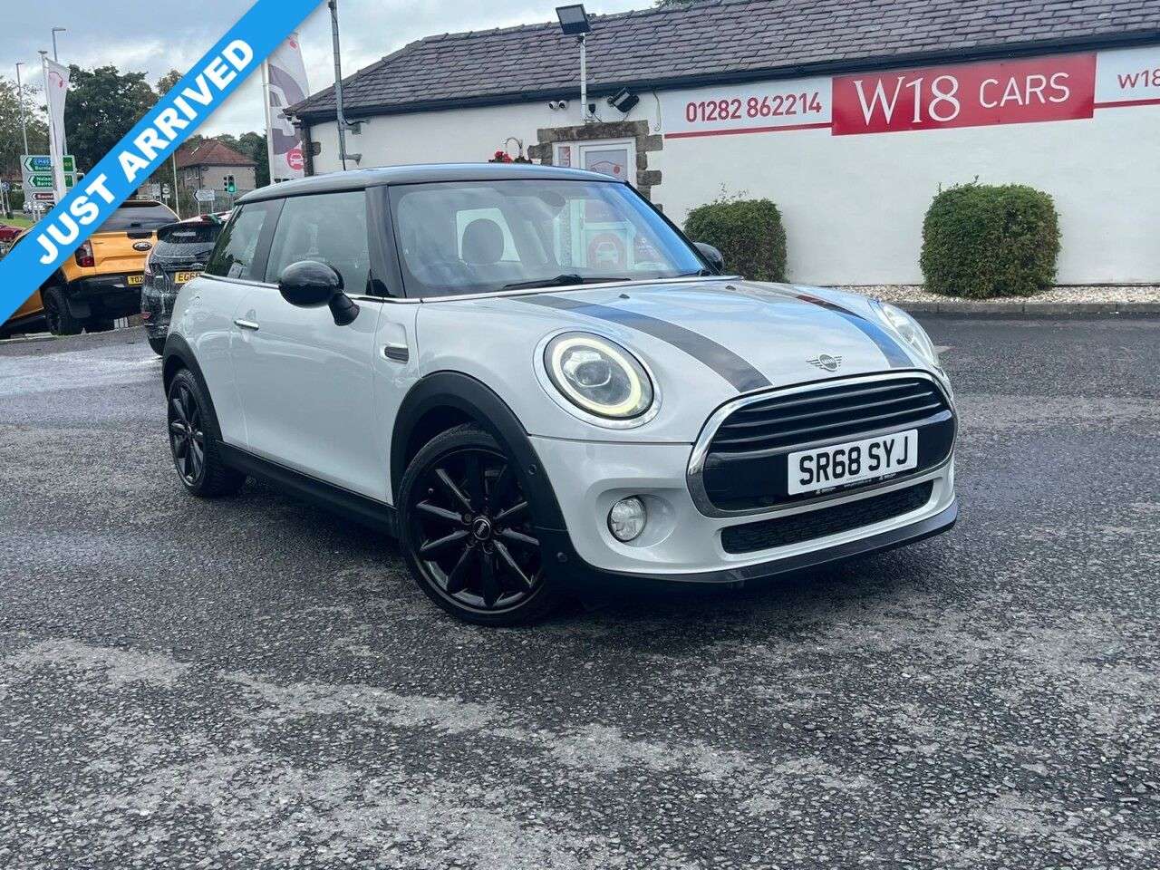 A 2018 MINI HATCH 1.5 Cooper Classic Hatchback 3dr Petrol Manual Euro 6 (s/s) (136 ps) A 2018 MINI HATCH 1.5 Cooper Classic Hatchback 3dr Petrol Manual Euro 6 (s/s) (136 ps)