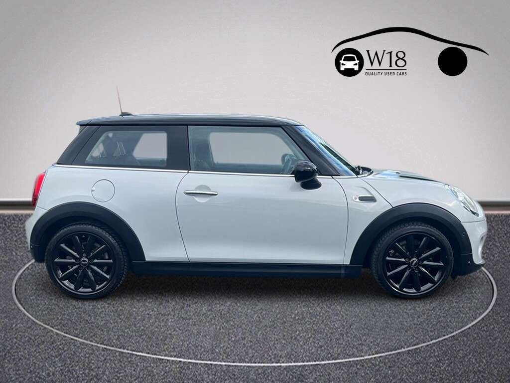 A 2018 MINI HATCH 1.5 Cooper Classic Hatchback 3dr Petrol Manual Euro 6 (s/s) (136 ps) A 2018 MINI HATCH 1.5 Cooper Classic Hatchback 3dr Petrol Manual Euro 6 (s/s) (136 ps)