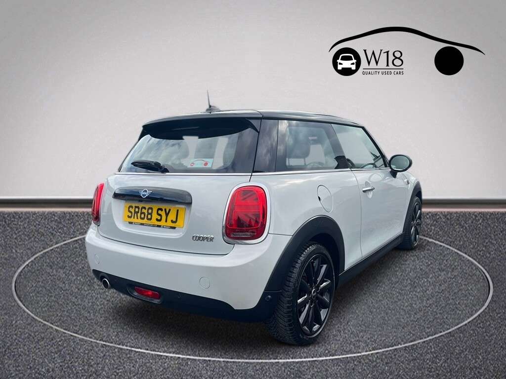 A 2018 MINI HATCH 1.5 Cooper Classic Hatchback 3dr Petrol Manual Euro 6 (s/s) (136 ps) A 2018 MINI HATCH 1.5 Cooper Classic Hatchback 3dr Petrol Manual Euro 6 (s/s) (136 ps)