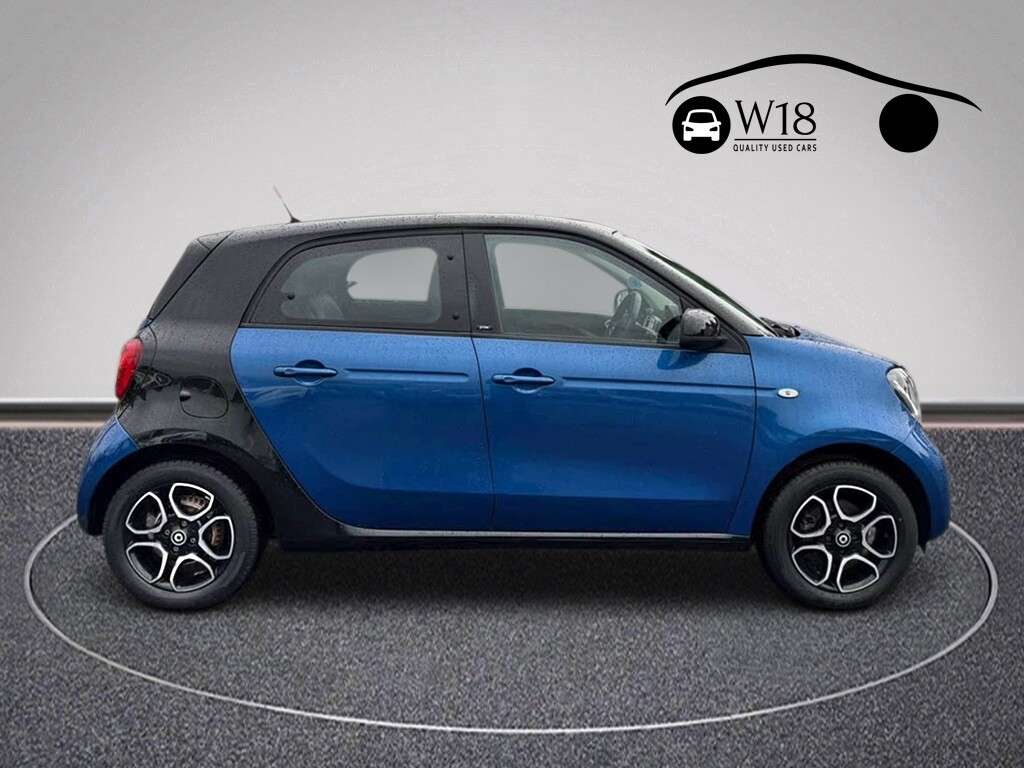 A 2017 SMART FORFOUR 0.9T Prime (Premium Plus) Hatchback 5dr Petrol Manual Euro 6 (s/s) (90 ps) A 2017 SMART FORFOUR 0.9T Prime (Premium Plus) Hatchback 5dr Petrol Manual Euro 6 (s/s) (90 ps)