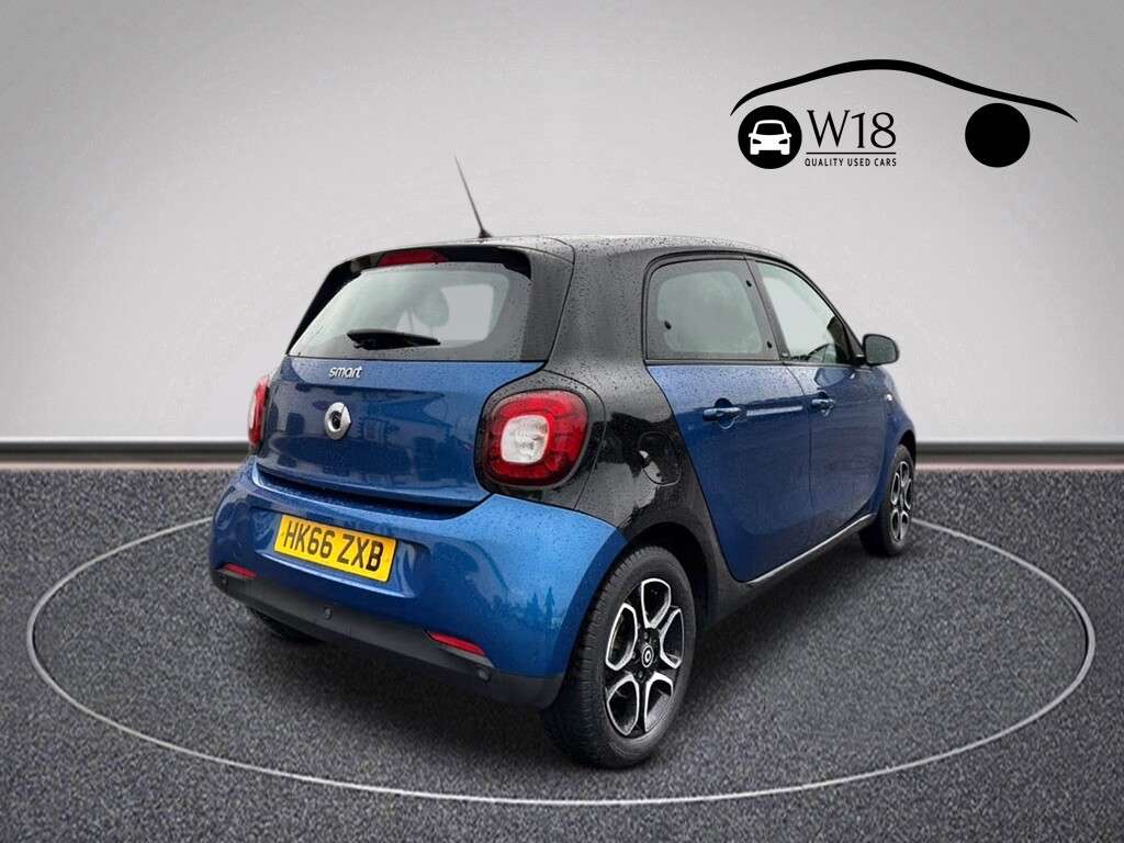 A 2017 SMART FORFOUR 0.9T Prime (Premium Plus) Hatchback 5dr Petrol Manual Euro 6 (s/s) (90 ps) A 2017 SMART FORFOUR 0.9T Prime (Premium Plus) Hatchback 5dr Petrol Manual Euro 6 (s/s) (90 ps)