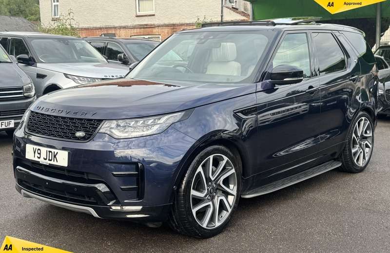 A 2019 LAND ROVER DISCOVERY 3.0 SD V6 HSE Luxury SUV 5dr Diesel Auto 4WD Euro 6 (s/s) (306 ps) A 2019 LAND ROVER DISCOVERY 3.0 SD V6 HSE Luxury SUV 5dr Diesel Auto 4WD Euro 6 (s/s) (306 ps)