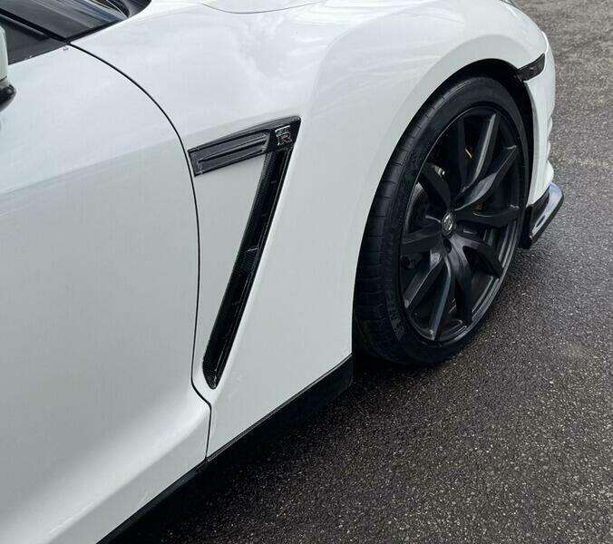 2011 NISSAN GT-R 2011 NISSAN GT-R