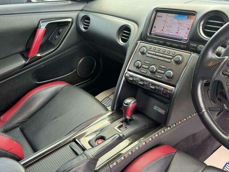 2011 NISSAN GT-R 2011 NISSAN GT-R