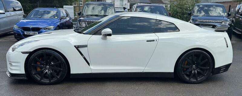 2011 NISSAN GT-R 2011 NISSAN GT-R