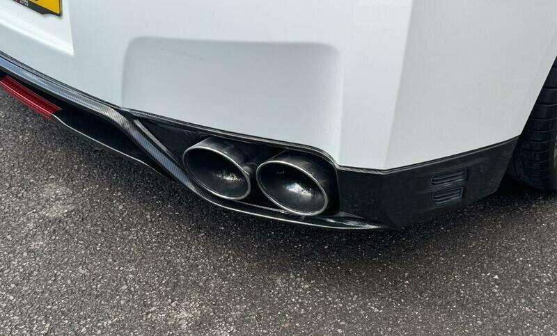 2011 NISSAN GT-R 2011 NISSAN GT-R