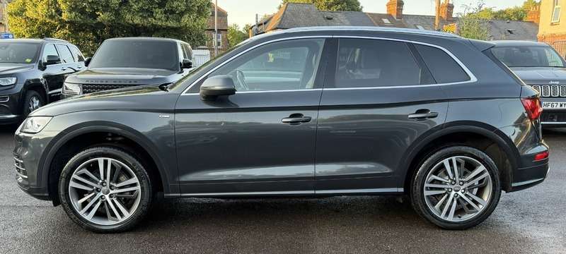 A 2017 AUDI Q5 2.0 TFSI S line SUV 5dr Petrol S Tronic quattro Euro 6 (s/s) (252 ps) A 2017 AUDI Q5 2.0 TFSI S line SUV 5dr Petrol S Tronic quattro Euro 6 (s/s) (252 ps)