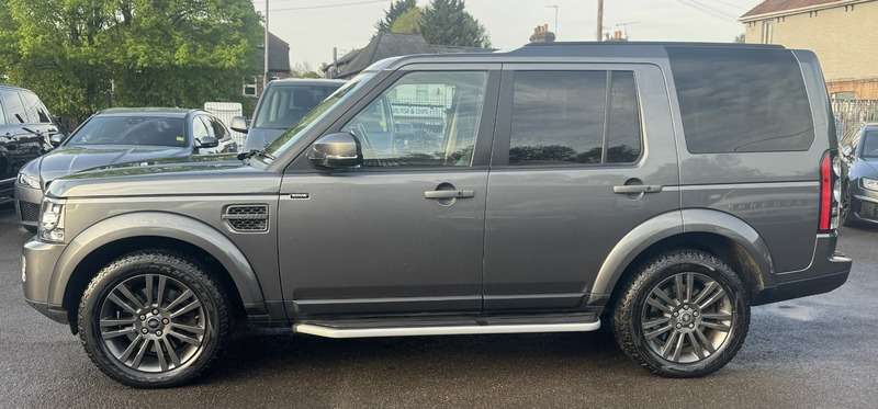 A 2016 LAND ROVER DISCOVERY 3.0 SD V6 Graphite SUV 5dr Diesel Auto 4WD Euro 6 (s/s) (256 bhp) A 2016 LAND ROVER DISCOVERY 3.0 SD V6 Graphite SUV 5dr Diesel Auto 4WD Euro 6 (s/s) (256 bhp)
