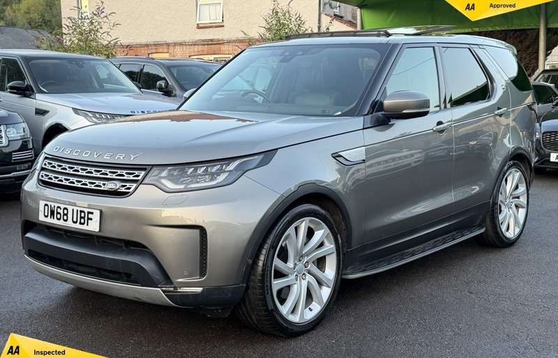 A 2019 LAND ROVER DISCOVERY 3.0 SD V6 HSE Luxury SUV 5dr Diesel Auto 4WD Euro 6 (s/s) (306 ps) A 2019 LAND ROVER DISCOVERY 3.0 SD V6 HSE Luxury SUV 5dr Diesel Auto 4WD Euro 6 (s/s) (306 ps)