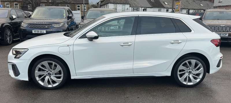A 2021 AUDI A3 1.4 TFSIe 40 S line Sportback 5dr Petrol Plug-in Hybrid S Tronic Euro 6 (s/s) 13kWh (204 ps) A 2021 AUDI A3 1.4 TFSIe 40 S line Sportback 5dr Petrol Plug-in Hybrid S Tronic Euro 6 (s/s) 13kWh (204 ps)