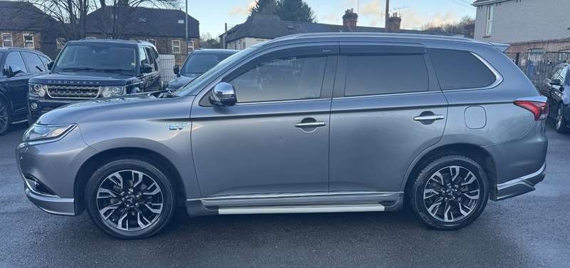 A 2017 MITSUBISHI OUTLANDER 2.0h 12kWh 5hs SUV 5dr Petrol Plug-in Hybrid CVT 4WD Euro 6 (s/s) (200 ps) A 2017 MITSUBISHI OUTLANDER 2.0h 12kWh 5hs SUV 5dr Petrol Plug-in Hybrid CVT 4WD Euro 6 (s/s) (200 ps)