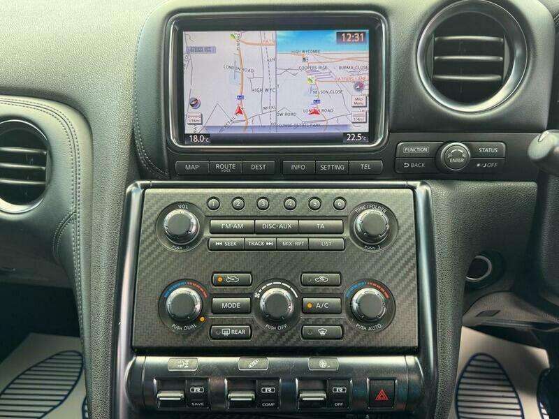 2011 NISSAN GT-R 2011 NISSAN GT-R