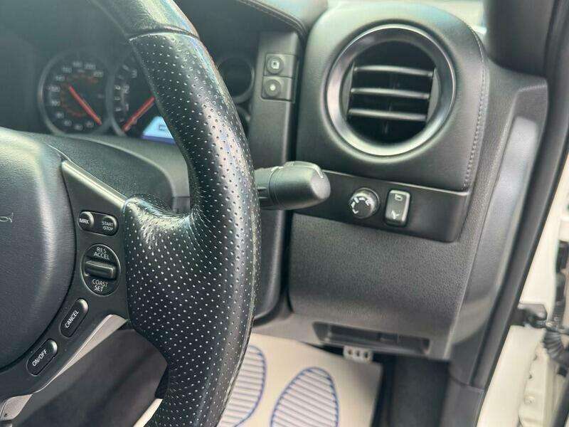 2011 NISSAN GT-R 2011 NISSAN GT-R