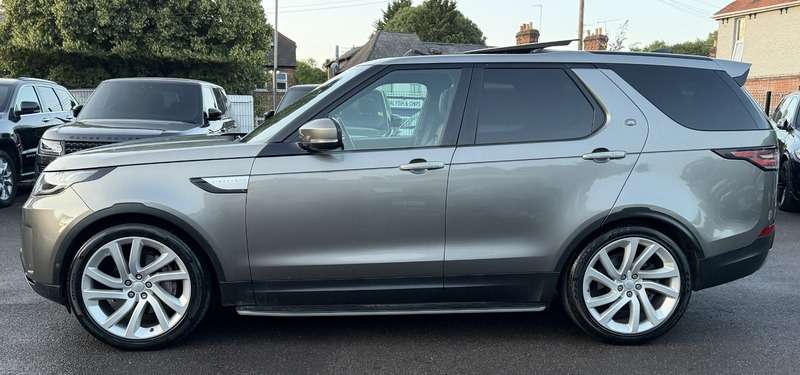 A 2019 LAND ROVER DISCOVERY 3.0 SD V6 HSE Luxury SUV 5dr Diesel Auto 4WD Euro 6 (s/s) (306 ps) A 2019 LAND ROVER DISCOVERY 3.0 SD V6 HSE Luxury SUV 5dr Diesel Auto 4WD Euro 6 (s/s) (306 ps)