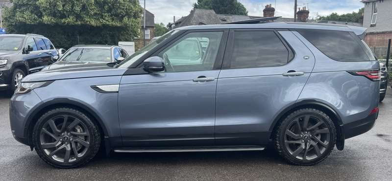 A 2020 LAND ROVER DISCOVERY 3.0 SD V6 HSE Luxury SUV 5dr Diesel Auto 4WD Euro 6 (s/s) (306 ps) A 2020 LAND ROVER DISCOVERY 3.0 SD V6 HSE Luxury SUV 5dr Diesel Auto 4WD Euro 6 (s/s) (306 ps)