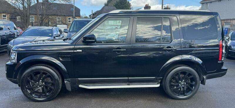 A 2016 LAND ROVER DISCOVERY 3.0 SD V6 Landmark SUV 5dr Diesel Auto 4WD Euro 6 (s/s) (256 bhp) A 2016 LAND ROVER DISCOVERY 3.0 SD V6 Landmark SUV 5dr Diesel Auto 4WD Euro 6 (s/s) (256 bhp)