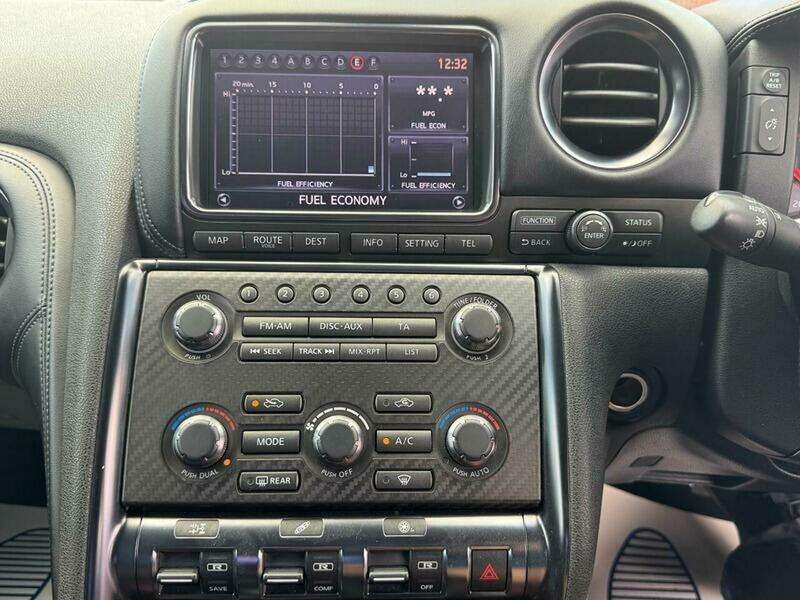 2011 NISSAN GT-R 2011 NISSAN GT-R