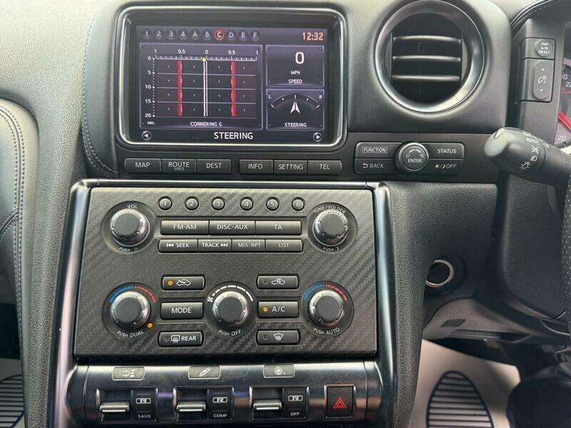 2011 NISSAN GT-R 2011 NISSAN GT-R