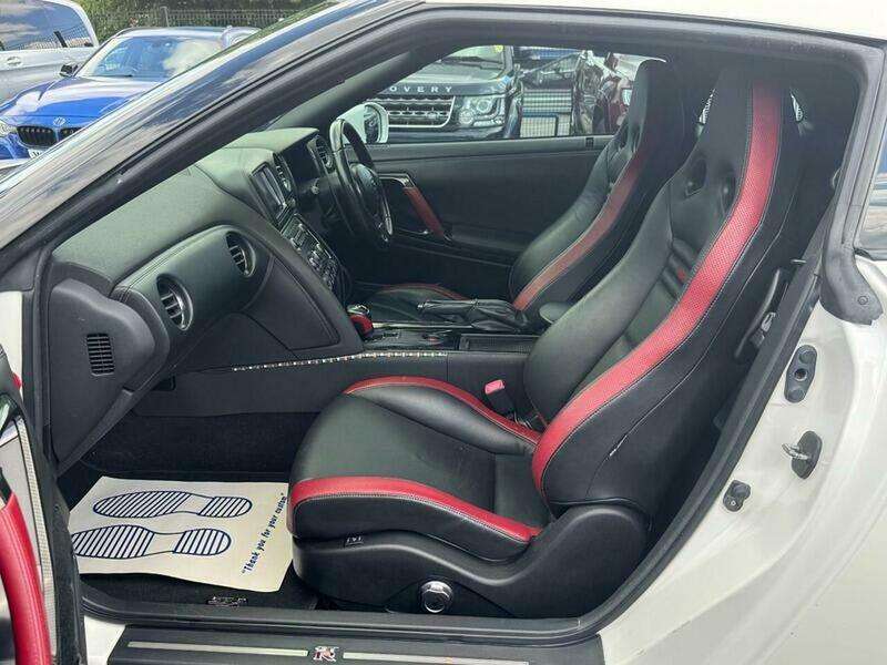 2011 NISSAN GT-R 2011 NISSAN GT-R