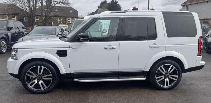 A 2016 LAND ROVER DISCOVERY 3.0 SD V6 Landmark SUV 5dr Diesel Auto 4WD Euro 6 (s/s) (256 bhp) A 2016 LAND ROVER DISCOVERY 3.0 SD V6 Landmark SUV 5dr Diesel Auto 4WD Euro 6 (s/s) (256 bhp)