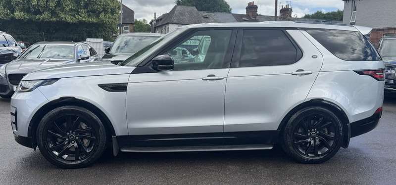 A 2019 LAND ROVER DISCOVERY 3.0 SD V6 Landmark Edition SUV 5dr Diesel Auto 4WD Euro 6 (s/s) (306 ps) A 2019 LAND ROVER DISCOVERY 3.0 SD V6 Landmark Edition SUV 5dr Diesel Auto 4WD Euro 6 (s/s) (306 ps)