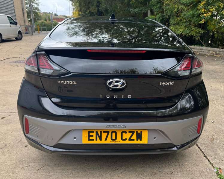 A 2021 HYUNDAI IONIQ 1.6 h-GDi Premium SE Hatchback 5dr Petrol Hybrid DCT Euro 6 (s/s) (141 ps) A 2021 HYUNDAI IONIQ 1.6 h-GDi Premium SE Hatchback 5dr Petrol Hybrid DCT Euro 6 (s/s) (141 ps)