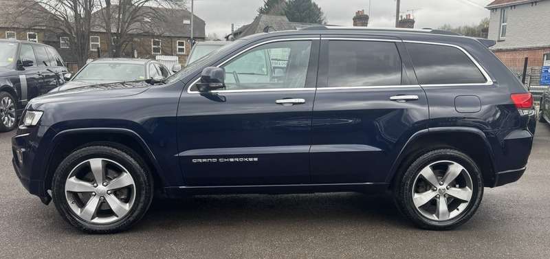 A 2016 JEEP GRAND CHEROKEE 3.0 V6 CRD Overland SUV 5dr Diesel Auto 4WD Euro 6 (247 bhp) A 2016 JEEP GRAND CHEROKEE 3.0 V6 CRD Overland SUV 5dr Diesel Auto 4WD Euro 6 (247 bhp)