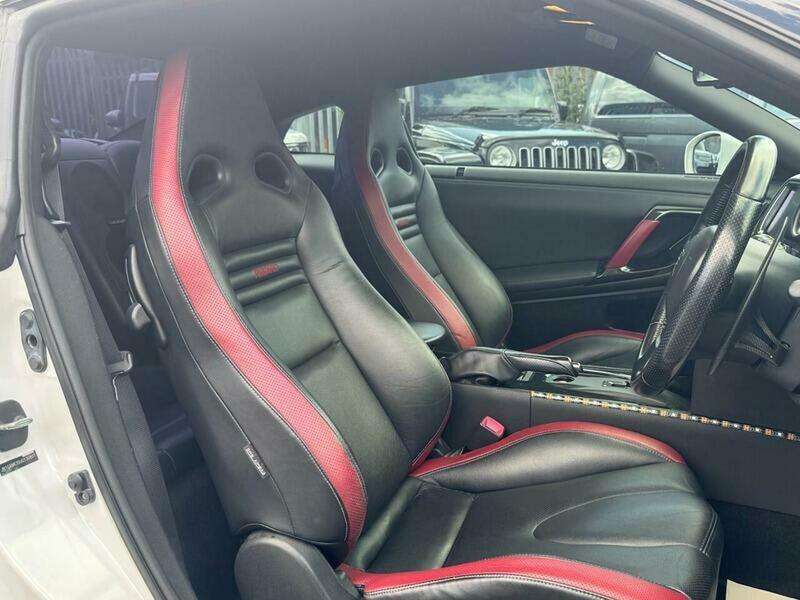 2011 NISSAN GT-R 2011 NISSAN GT-R