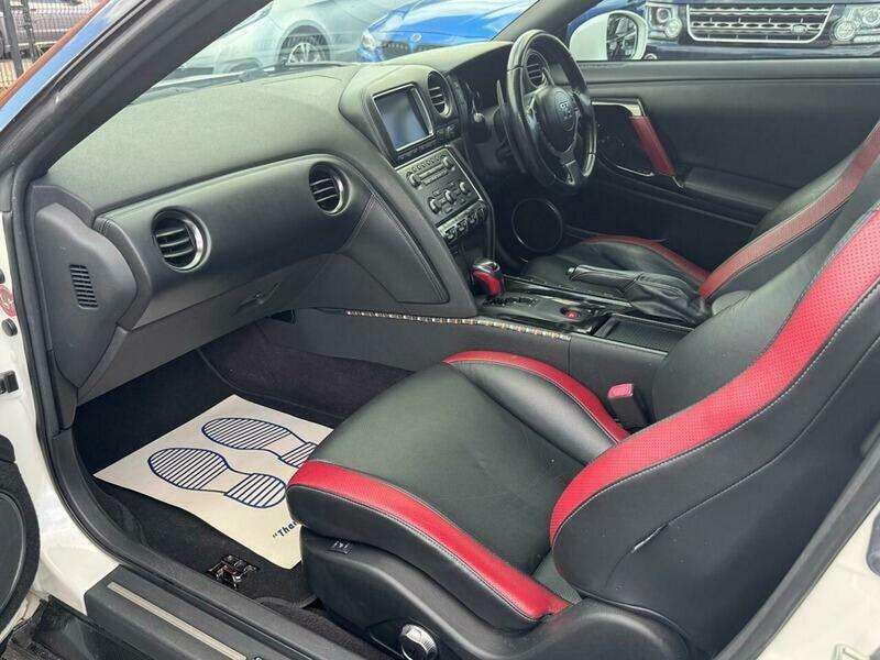 2011 NISSAN GT-R 2011 NISSAN GT-R