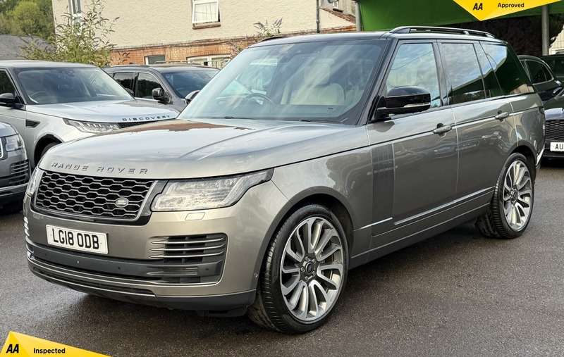 A 2018 LAND ROVER RANGE ROVER 5.0 P525 V8 Autobiography SUV 5dr Petrol Auto 4WD Euro 6 (s/s) (525 ps) A 2018 LAND ROVER RANGE ROVER 5.0 P525 V8 Autobiography SUV 5dr Petrol Auto 4WD Euro 6 (s/s) (525 ps)