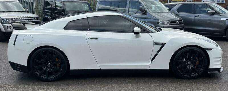 2011 NISSAN GT-R 2011 NISSAN GT-R