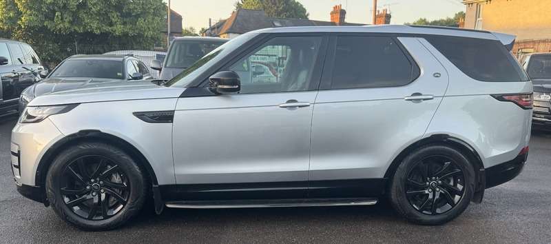 A 2019 LAND ROVER DISCOVERY 3.0 SD V6 Landmark Edition SUV 5dr Diesel Auto 4WD Euro 6 (s/s) (306 ps) A 2019 LAND ROVER DISCOVERY 3.0 SD V6 Landmark Edition SUV 5dr Diesel Auto 4WD Euro 6 (s/s) (306 ps)