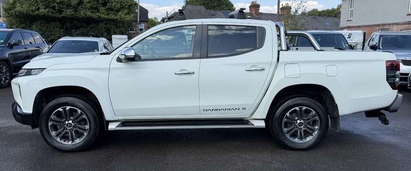 A 2019 MITSUBISHI L200 2.2 DI-D DC Barbarian X Pickup Double Cab 4dr Diesel Auto 4WD Euro 6 (s/s) (150 ps) A 2019 MITSUBISHI L200 2.2 DI-D DC Barbarian X Pickup Double Cab 4dr Diesel Auto 4WD Euro 6 (s/s) (150 ps)