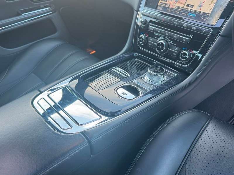 2010 JAGUAR XJ 2010 JAGUAR XJ