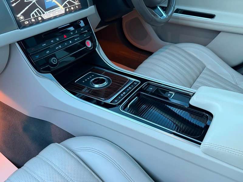 2018 JAGUAR XF 2018 JAGUAR XF
