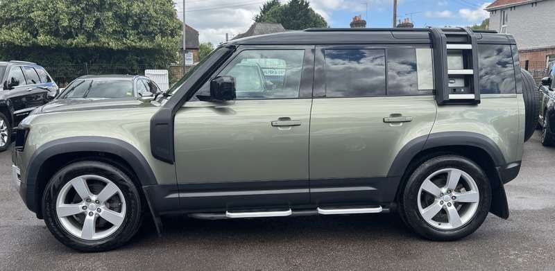 A 2021 LAND ROVER DEFENDER 3.0 D250 MHEV SE SUV 5dr Diesel Auto 4WD Euro 6 (s/s) (250 ps) A 2021 LAND ROVER DEFENDER 3.0 D250 MHEV SE SUV 5dr Diesel Auto 4WD Euro 6 (s/s) (250 ps)