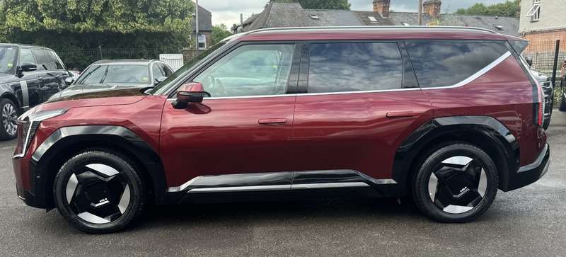 A 2025 KIA EV9 99.8kWh Air SUV 5dr Electric Auto RWD (200 bhp) A 2025 KIA EV9 99.8kWh Air SUV 5dr Electric Auto RWD (200 bhp)