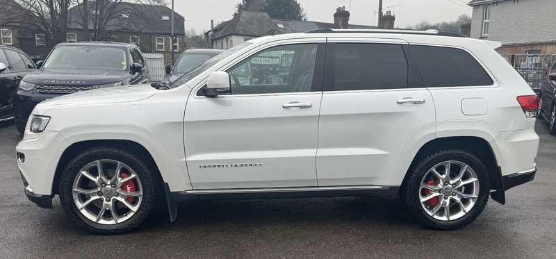 A 2016 JEEP GRAND CHEROKEE 3.0 V6 CRD Summit SUV 5dr Diesel Auto 4WD Euro 6 (247 bhp) A 2016 JEEP GRAND CHEROKEE 3.0 V6 CRD Summit SUV 5dr Diesel Auto 4WD Euro 6 (247 bhp)