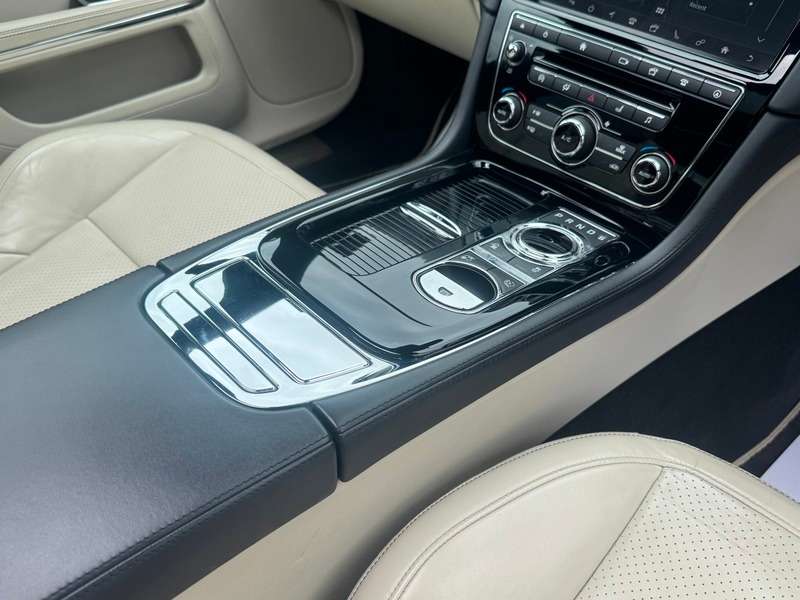 2018 JAGUAR XJ 2018 JAGUAR XJ