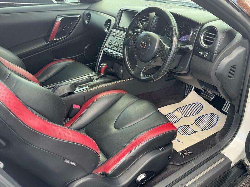 2011 NISSAN GT-R 2011 NISSAN GT-R