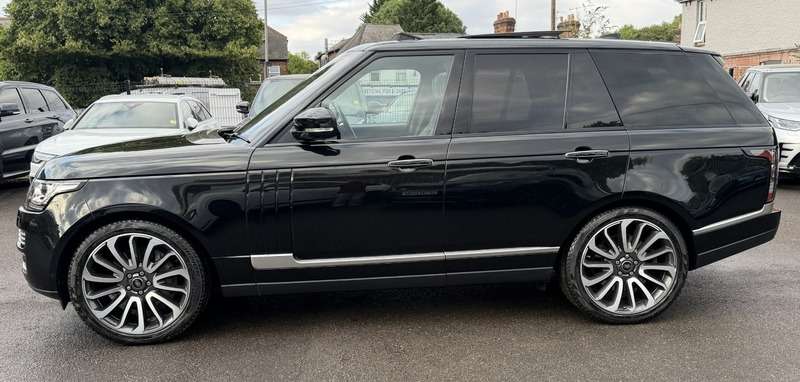 A 2017 LAND ROVER RANGE ROVER 5.0 V8 Autobiography SUV 5dr Petrol Auto 4WD Euro 6 (s/s) (510 ps) A 2017 LAND ROVER RANGE ROVER 5.0 V8 Autobiography SUV 5dr Petrol Auto 4WD Euro 6 (s/s) (510 ps)