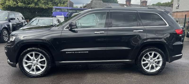 A 2017 JEEP GRAND CHEROKEE 3.0 V6 CRD Summit SUV 5dr Diesel Auto 4WD Euro 6 (247 bhp) A 2017 JEEP GRAND CHEROKEE 3.0 V6 CRD Summit SUV 5dr Diesel Auto 4WD Euro 6 (247 bhp)
