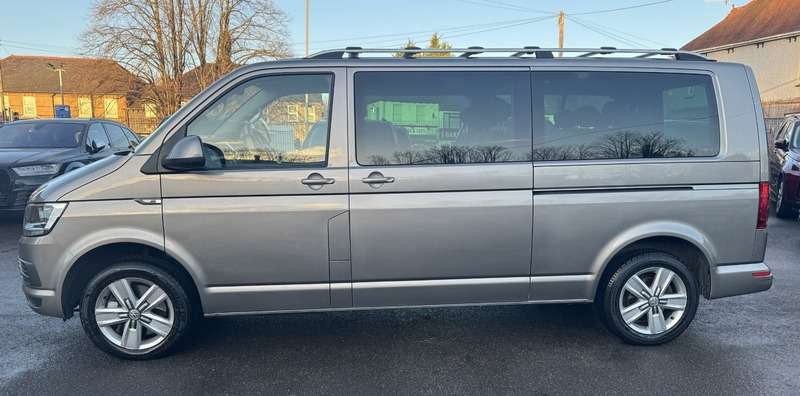 A 2017 VOLKSWAGEN TRANSPORTER SHUTTLE 2.0 BiTDI BlueMotion Tech SE Minibus Double Cab 5dr Diesel DSG FWD LWB Euro 6 (s/s) (204 ps) A 2017 VOLKSWAGEN TRANSPORTER SHUTTLE 2.0 BiTDI BlueMotion Tech SE Minibus Double Cab 5dr Diesel DSG FWD LWB Euro 6 (s/s) (204 ps)