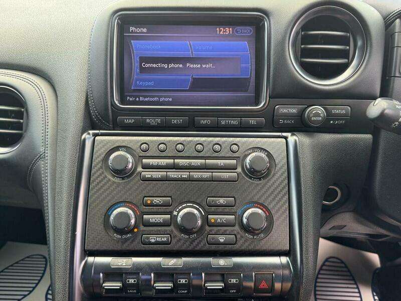 2011 NISSAN GT-R 2011 NISSAN GT-R