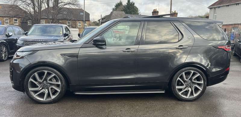 A 2020 LAND ROVER DISCOVERY 3.0 SD V6 HSE Luxury SUV 5dr Diesel Auto 4WD Euro 6 (s/s) (306 ps) A 2020 LAND ROVER DISCOVERY 3.0 SD V6 HSE Luxury SUV 5dr Diesel Auto 4WD Euro 6 (s/s) (306 ps)