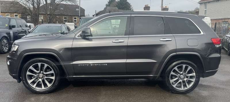 A 2018 JEEP GRAND CHEROKEE 3.0 V6 CRD Overland SUV 5dr Diesel Auto 4WD Euro 6 (s/s) (250 ps) A 2018 JEEP GRAND CHEROKEE 3.0 V6 CRD Overland SUV 5dr Diesel Auto 4WD Euro 6 (s/s) (250 ps)