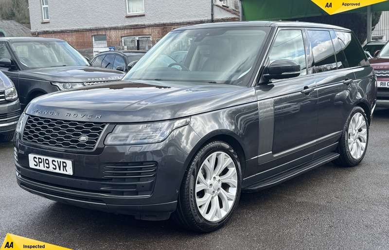 A 2019 LAND ROVER RANGE ROVER 3.0 SD V6 Vogue SE SUV 5dr Diesel Auto 4WD Euro 6 (s/s) (275 ps) A 2019 LAND ROVER RANGE ROVER 3.0 SD V6 Vogue SE SUV 5dr Diesel Auto 4WD Euro 6 (s/s) (275 ps)