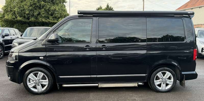 A 2014 VOLKSWAGEN CARAVELLE 2.0 BiTDI BlueMotion Tech Executive MPV 5dr Diesel DSG Euro 5 (s/s) (180 ps) A 2014 VOLKSWAGEN CARAVELLE 2.0 BiTDI BlueMotion Tech Executive MPV 5dr Diesel DSG Euro 5 (s/s) (180 ps)